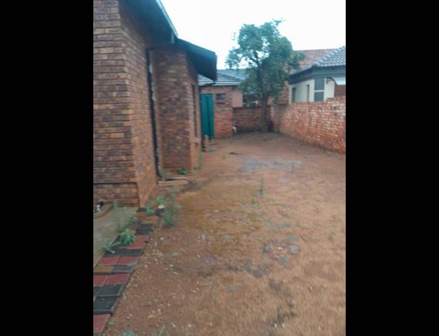 2 BEDROOM HOUSE FOR SALE IN MAHUBE VALLEY